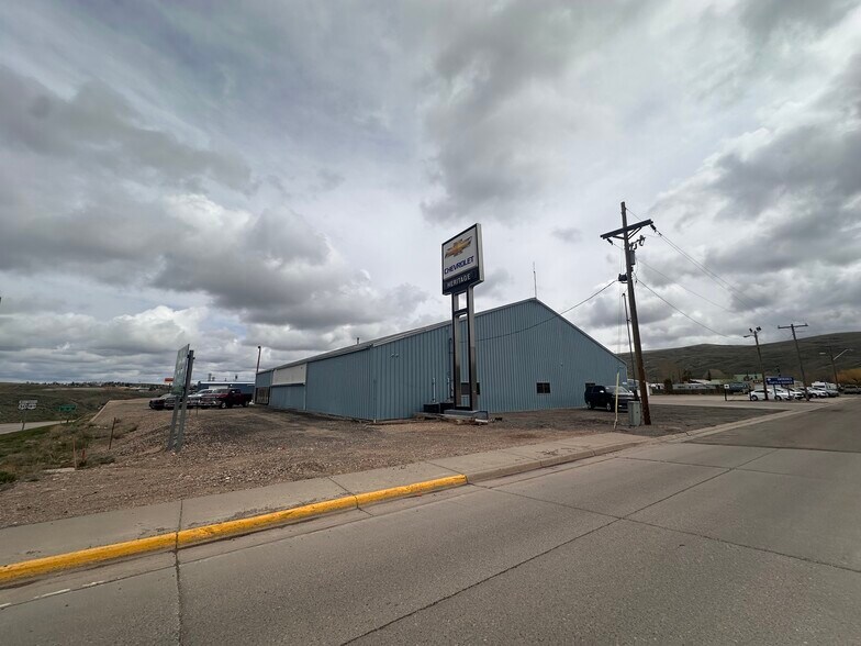 More Photos Of 12 Lincoln St, Diamondville Showroom For Sale