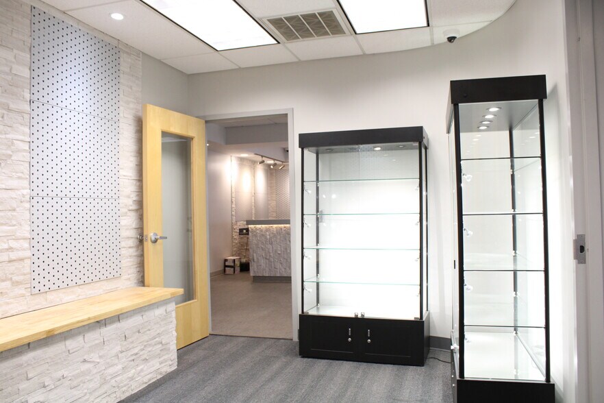 More Photos Of 4121 S 72nd Ave, Tulsa Service For Sale