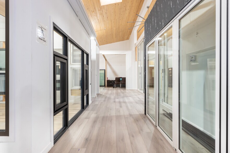 More Photos Of 4943-4941 Telegraph Rd, Los Angeles Showroom For Sale