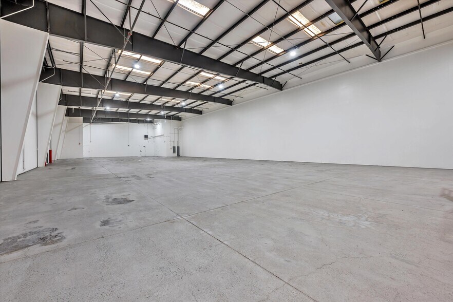 More Photos Of 1851 Airway Dr, Hollister Light Distribution For Lease