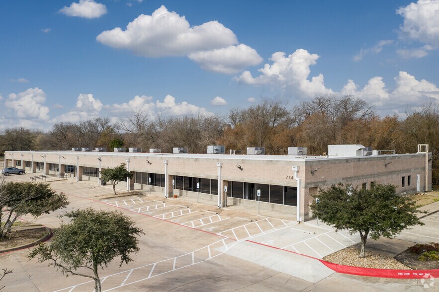 More Photos Of 724 Eberhart Ln, Austin Office For Lease