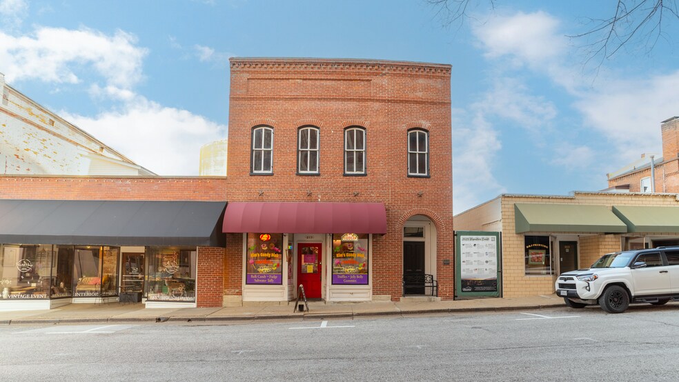 More Photos Of 217 W Main St, Washington General Retail For Sale