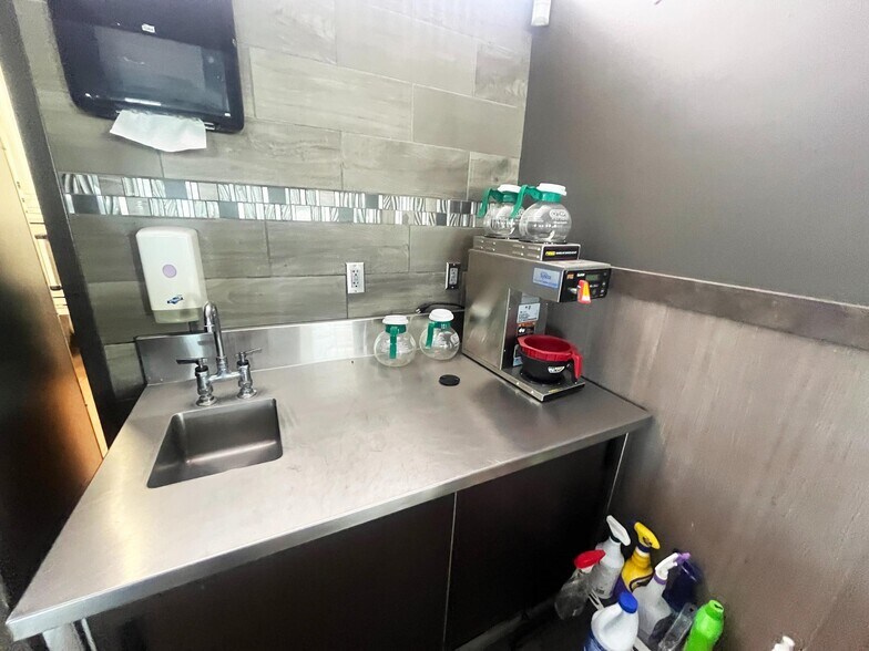 More Photos Of 527 E Highway 20, Valentine Fast Food For Sale