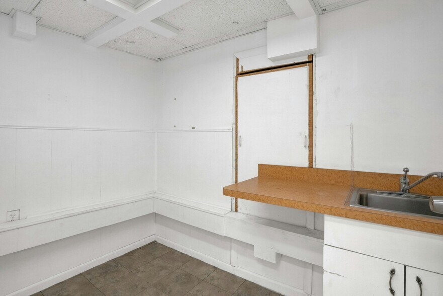 More Photos Of 2400 Davidson Ave, Bronx Apartments For Lease