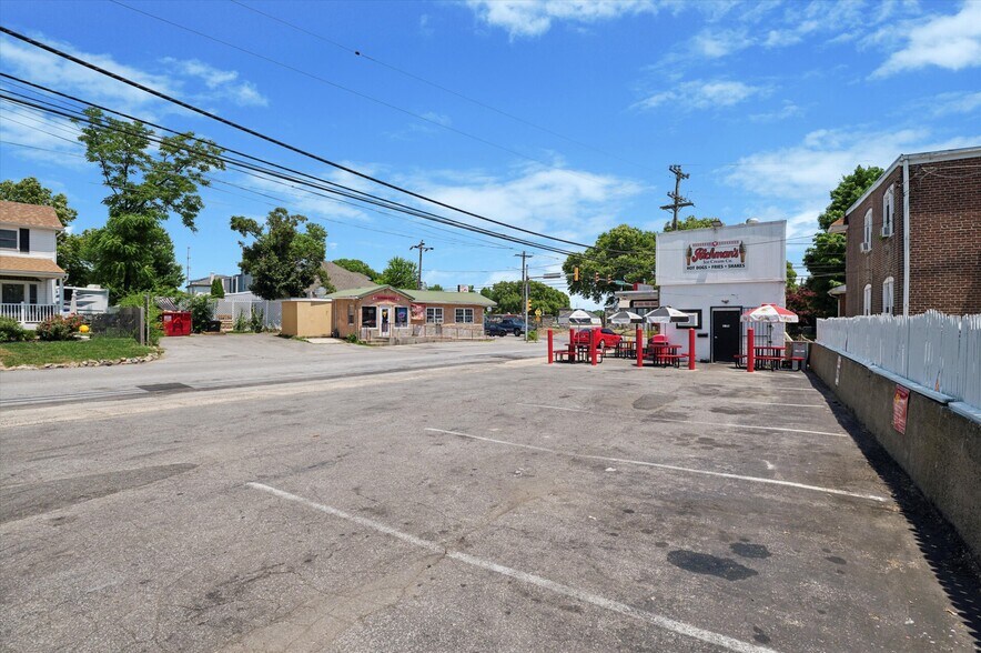 More Photos Of 1594 Market St, Linwood Freestanding For Sale