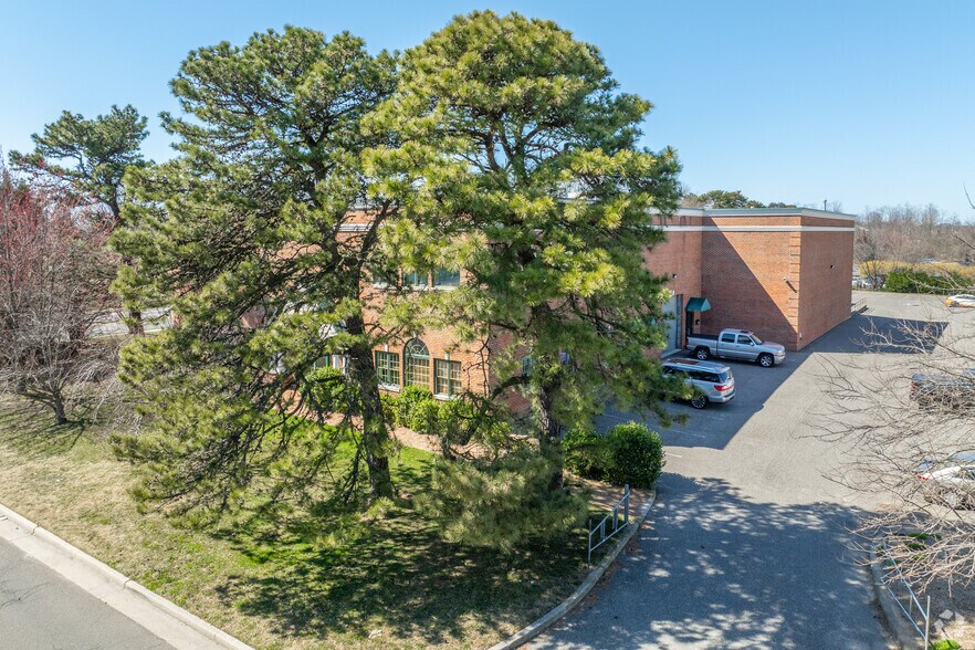 More Photos Of 5400 New Horizons Blvd, Amityville Flex For Sale