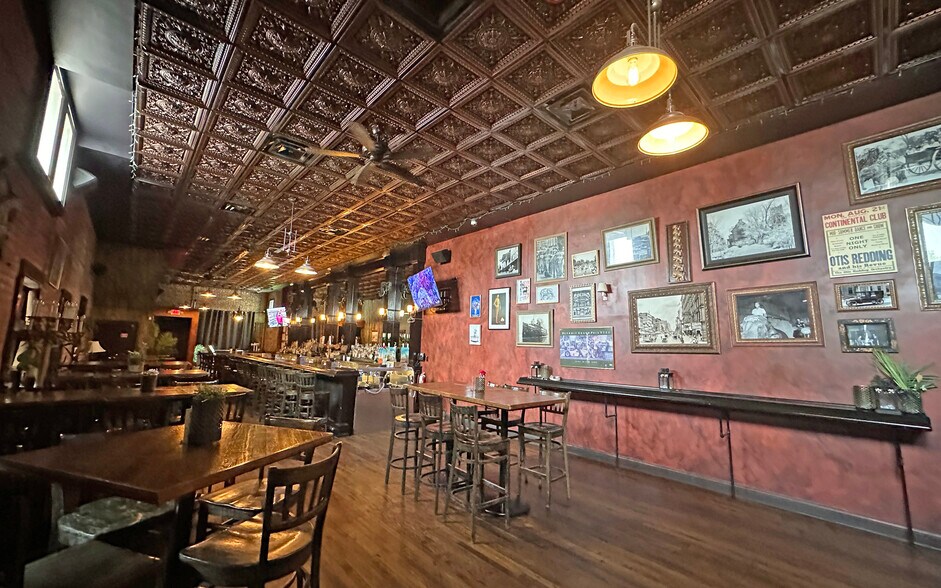 More Photos Of 439 E Congress St, Detroit Bar For Lease