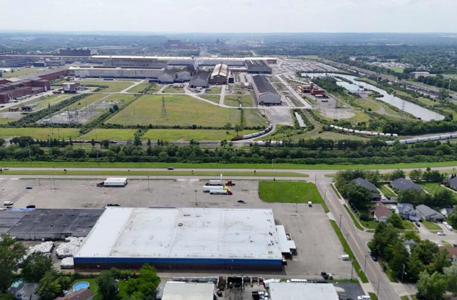 More Photos Of 4680 Caprice Dr, Middletown Warehouse For Lease