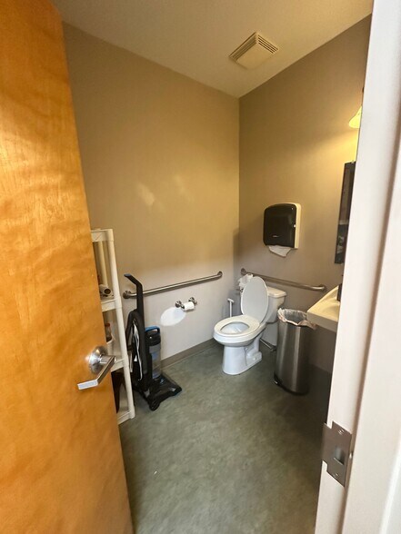 More Photos Of 342 N Main St, Alpharetta Office For Lease