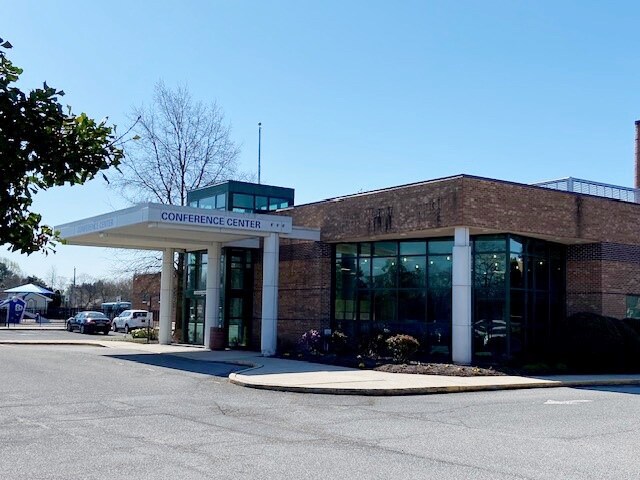 More Photos Of 21 W Clarke Ave, Milford Medical For Lease