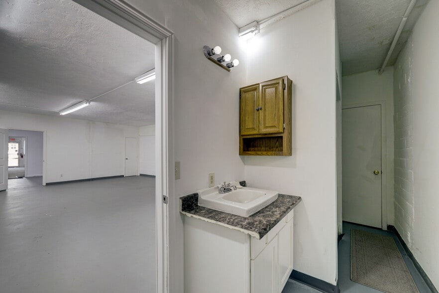 More Photos Of 905 W Main St, La Porte Warehouse For Sale
