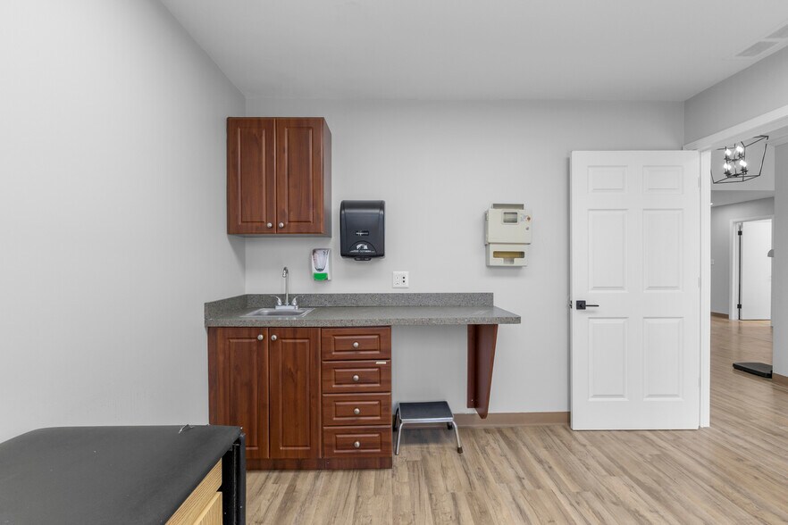 More Photos Of 17600 W Warren Ave, Detroit Office For Lease
