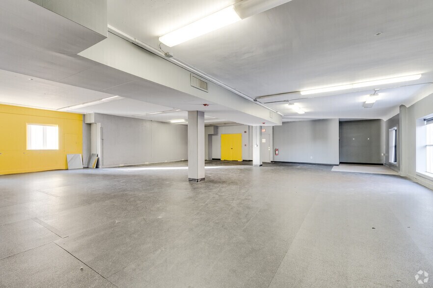 More Photos Of 119 N Washington Sq, Lansing Medical For Sale