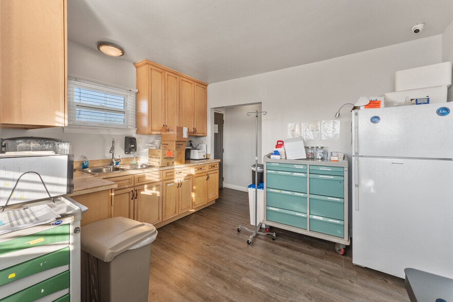 More Photos Of 76 Alabama St, Redlands Office For Lease