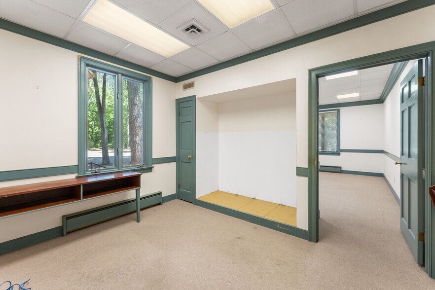 More Photos Of 678 Rappahannock Dr, White Stone Office For Sale