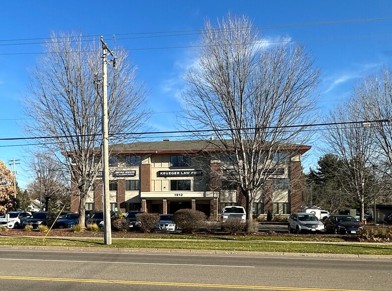 More Photos Of 1912 N Lexington Ave, Roseville Medical For Lease