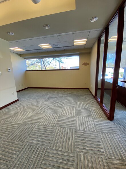 More Photos Of 215 Lexington St, Woburn Office For Lease