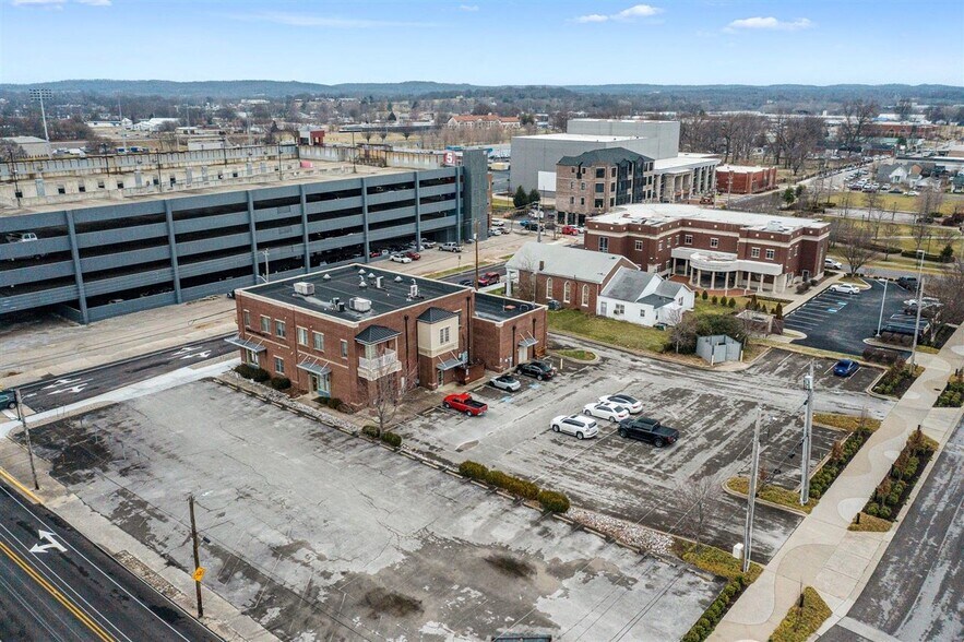 Primary Photo Of 728 College St, Bowling Green Office For Sale
