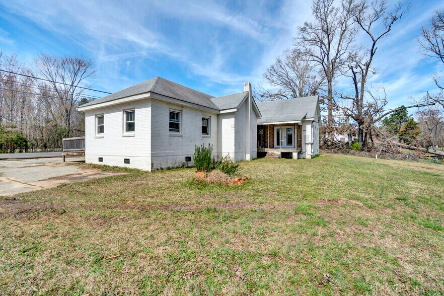 More Photos Of 12117 Highway 221, Woodruff Office For Sale