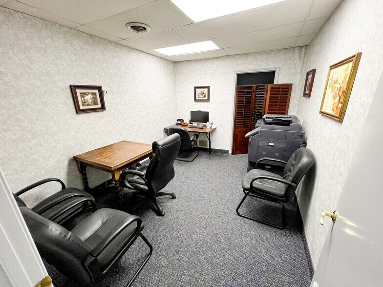 More Photos Of 509 N Grant Ave, Odessa Office For Sale