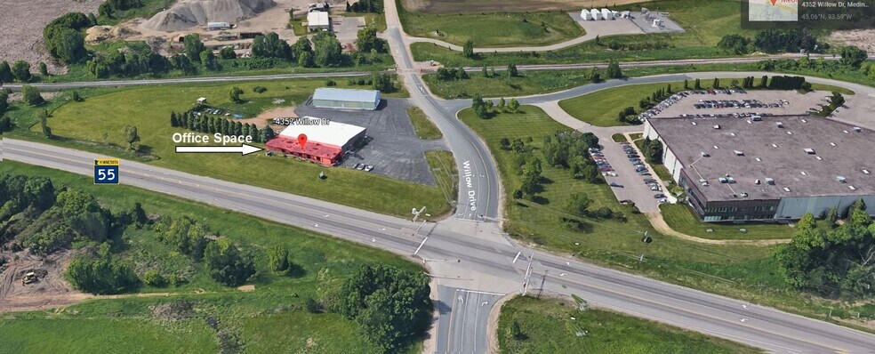 More Photos Of 4352 Willow Dr, Medina Service For Lease