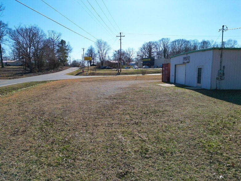 More Photos Of 2815 TN-49 Hwy, Charlotte Auto Repair For Sale