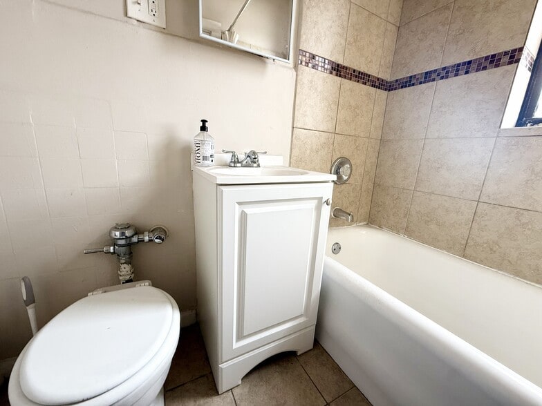 More Photos Of 6731 S Jeffery Blvd, Chicago Apartments For Sale