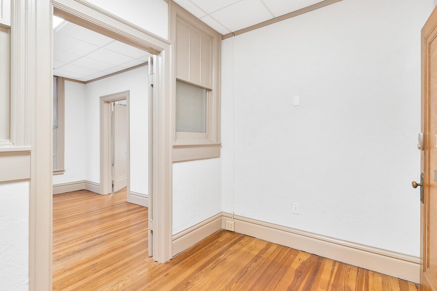 More Photos Of 410 W Main St, Leesburg Office For Lease