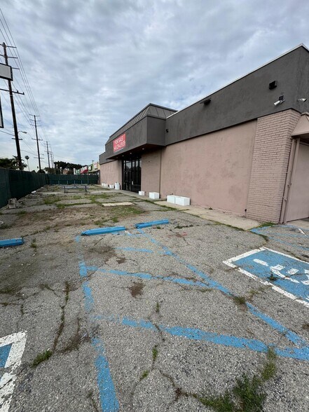 More Photos Of 2625 E Carson St, Carson Supermarket For Sale