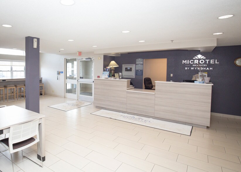 More Photos Of 424 20th S St, New Ulm Hotel For Sale