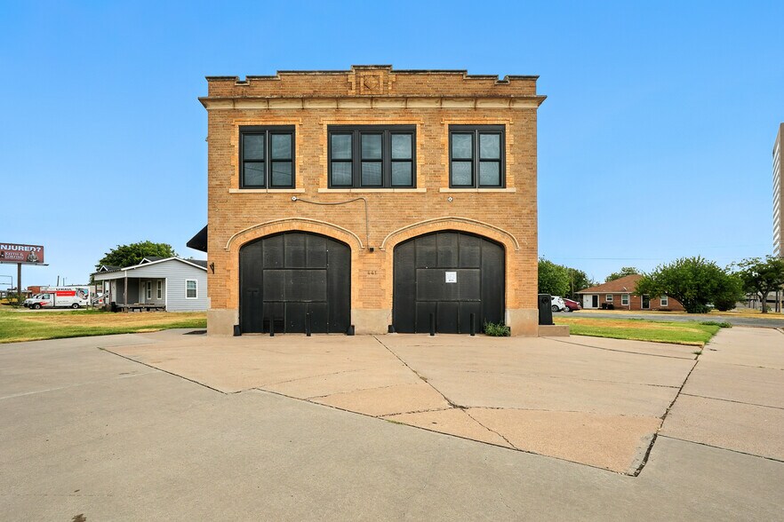 More Photos Of 441 Butternut St, Abilene Office For Sale
