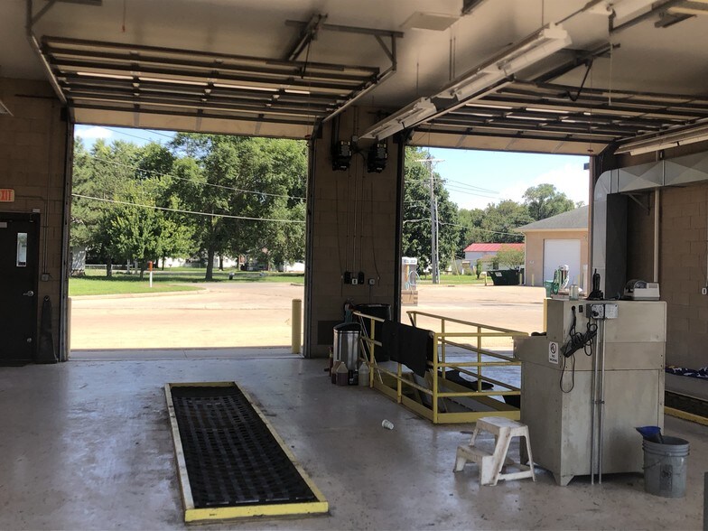 More Photos Of 1928 NW Topeka Blvd, Topeka Carwash For Sale