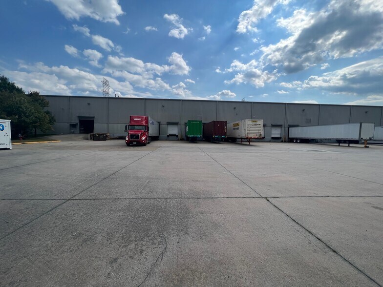 More Photos Of 713 Fenway Ave, Chesapeake Warehouse For Lease