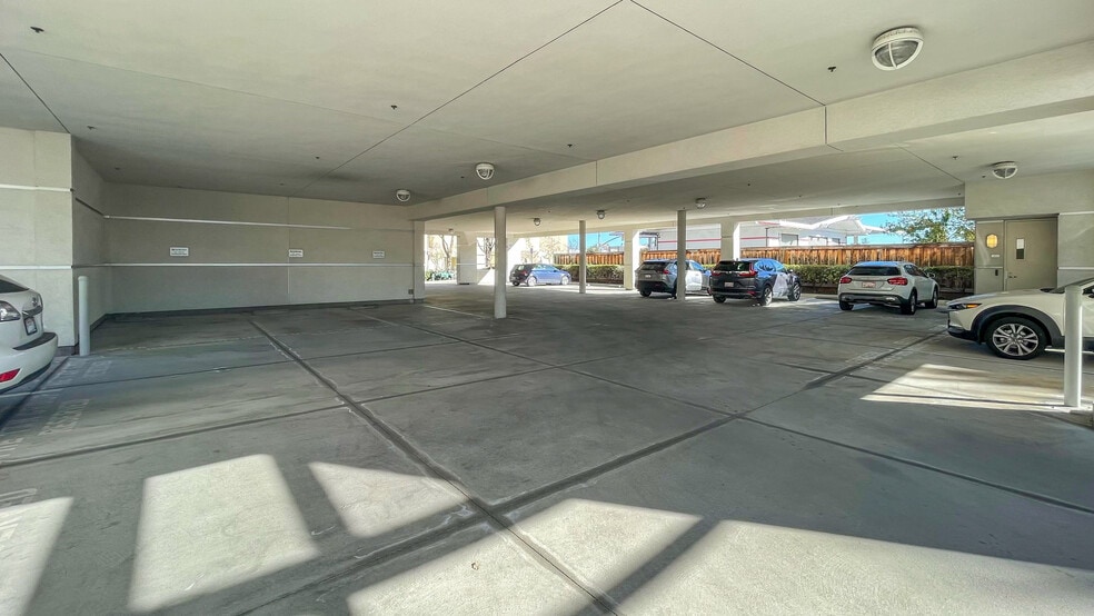 More Photos Of 870 E Charleston Rd, Palo Alto Office For Lease