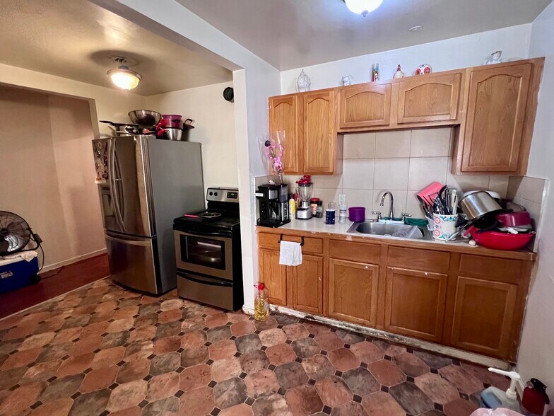 More Photos Of 24045-24047 Mission Blvd, Hayward Restaurant For Sale