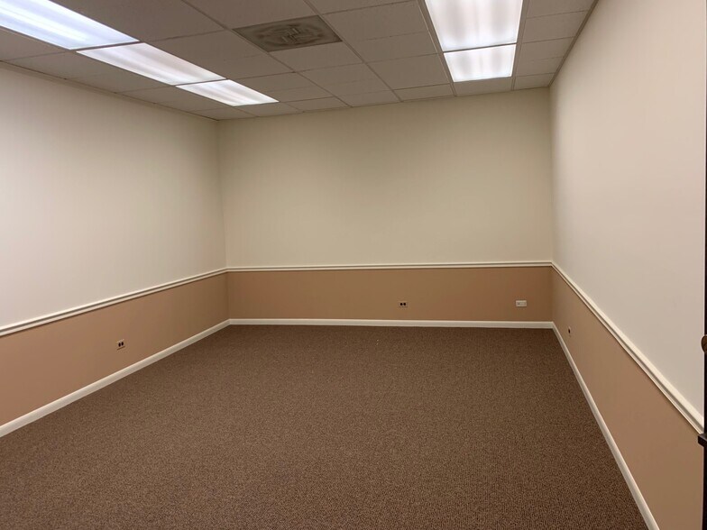 More Photos Of 1148-1152 Wilmette Ave, Wilmette Flex For Lease