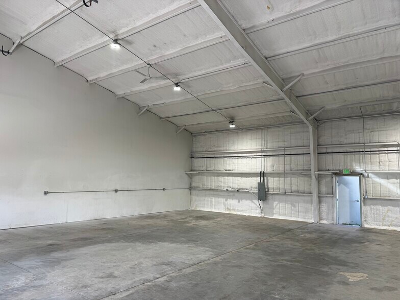 More Photos Of 313 Skyway Blvd, Belgrade Office For Lease