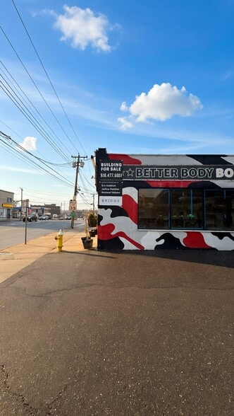 More Photos Of 12 Northern Blvd, Great Neck Storefront For Sale