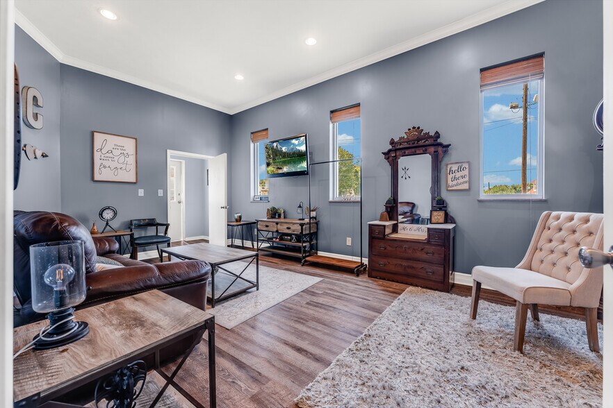 More Photos Of 801 E Park Ave, Fairmont Storefront For Sale