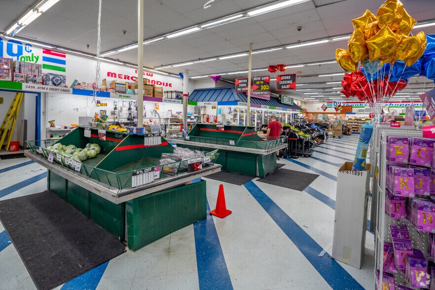 More Photos Of 2905-3025 West Ave, San Antonio Storefront For Lease