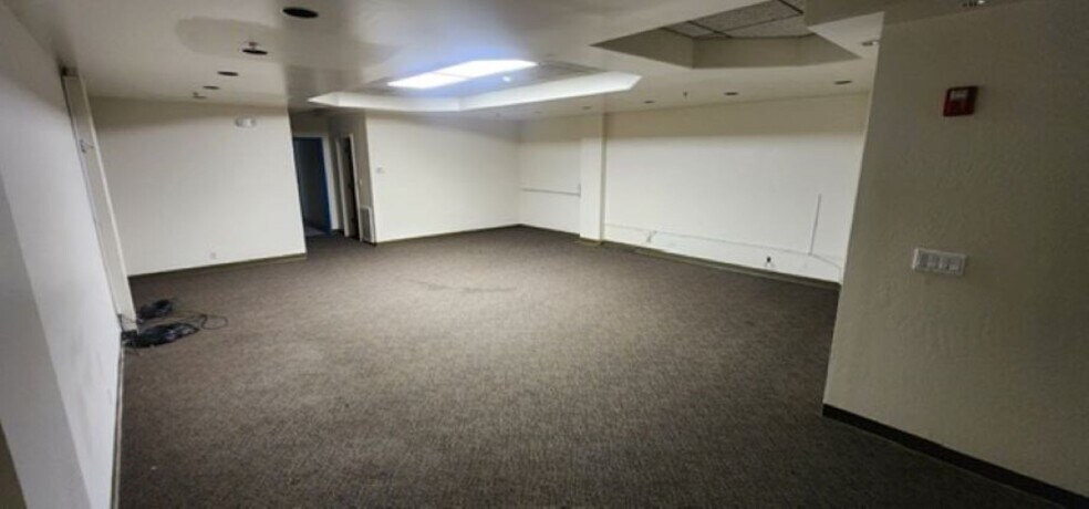 More Photos Of 1009 S Claremont St, San Mateo Showroom For Lease