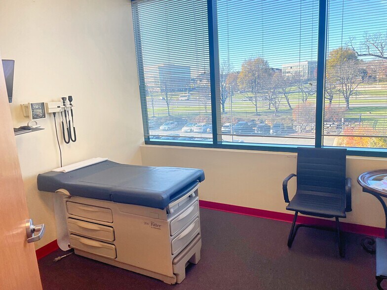 More Photos Of 19465 Deerfield Ave, Lansdowne Medical For Sale