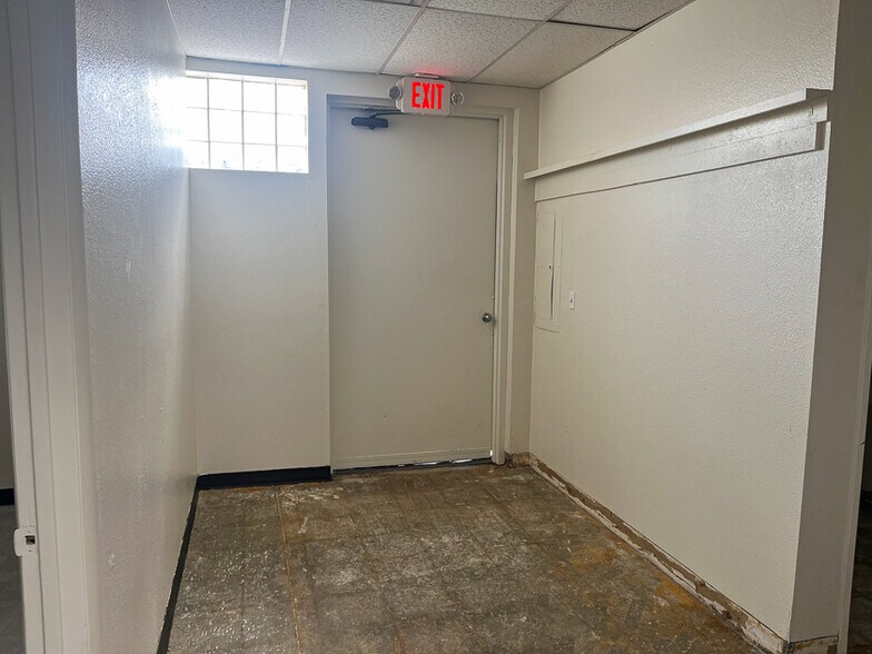 More Photos Of 2330 Main St, Longmont Unknown For Lease