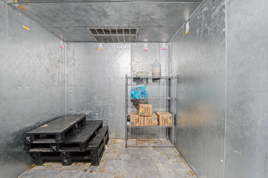 More Photos Of 113 S Beach Blvd, Bay Saint Louis Restaurant For Sale
