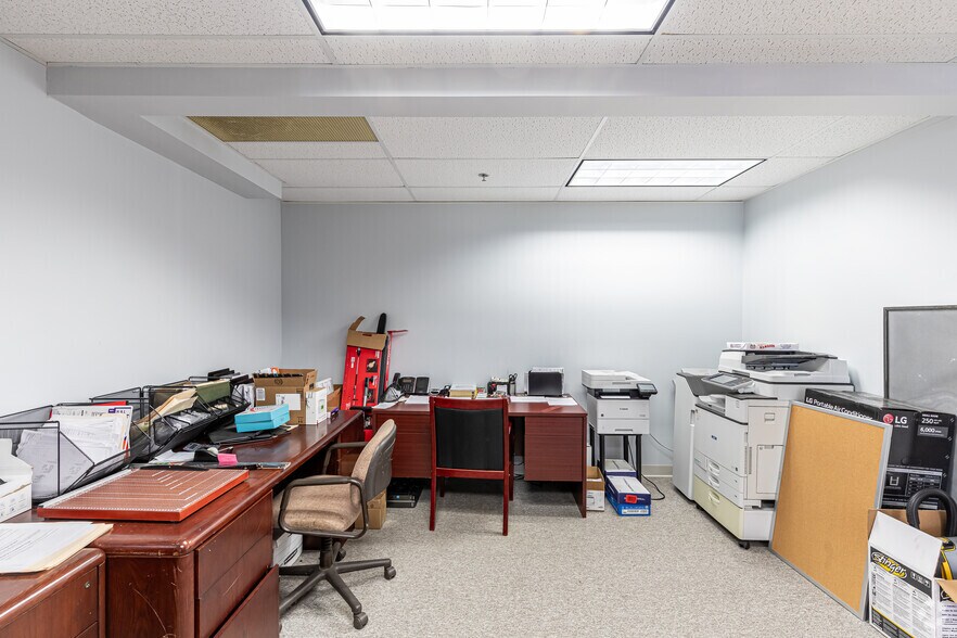 More Photos Of 2 Forest Park Dr, Farmington Unknown For Sale