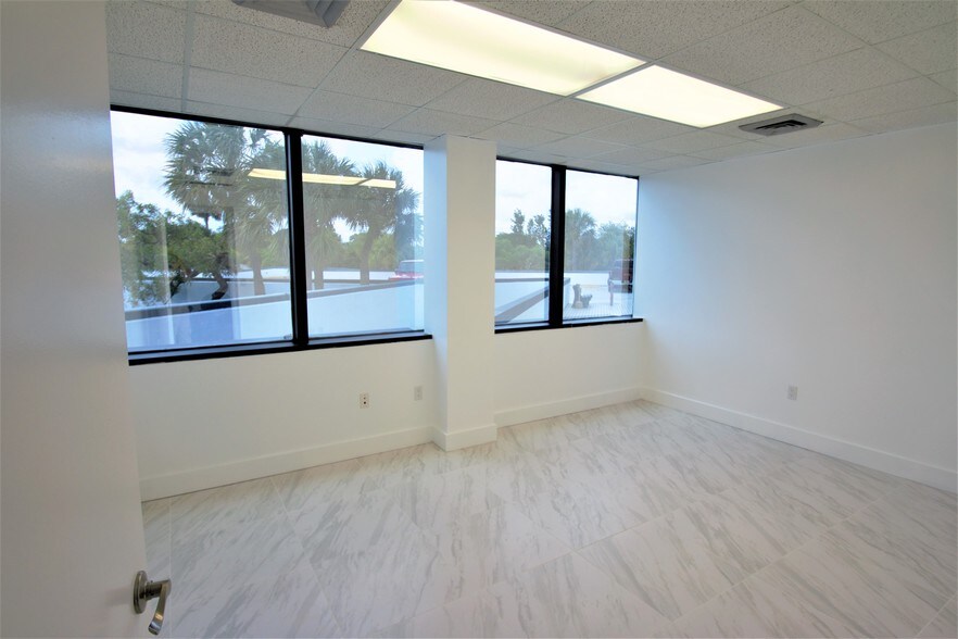 More Photos Of 2701 W Oakland Park Blvd, Oakland Park Office For Sale