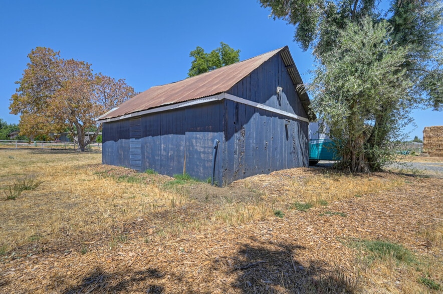 More Photos Of 19435 East St, Woodland Specialty For Sale