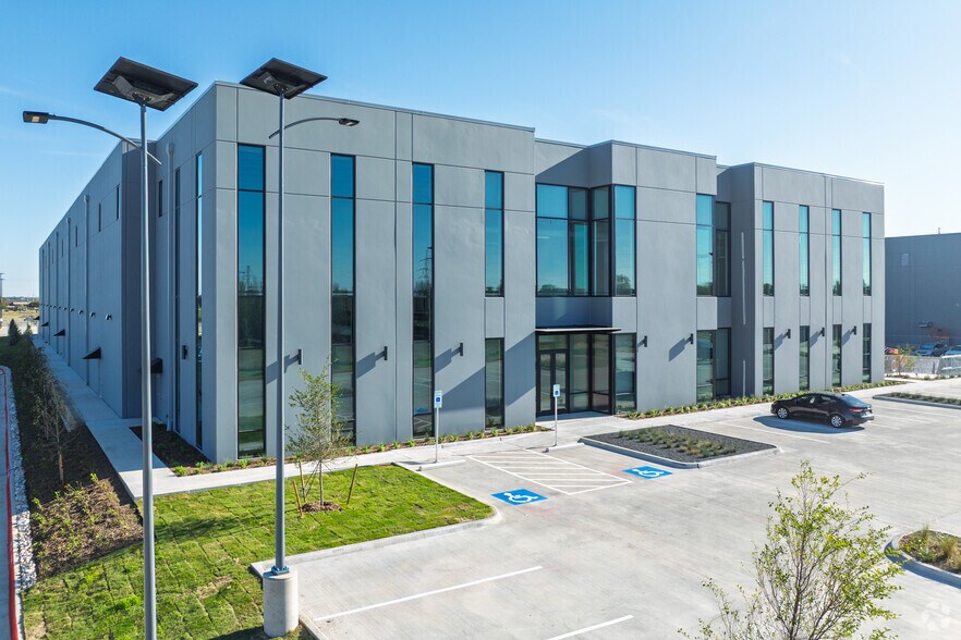 More Photos Of 2200-2300 SE Loop 820 Hwy, Fort Worth Unknown For Lease