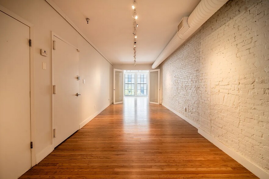 More Photos Of 111 W 17th St, New York Storefront Retail Office For Sale