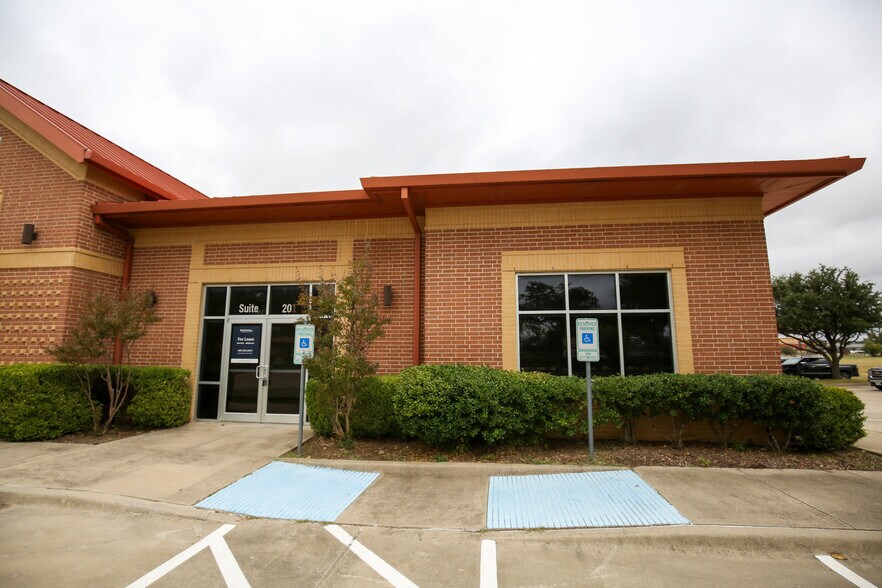 More Photos Of 9250 Pasadena, Frisco Medical For Lease